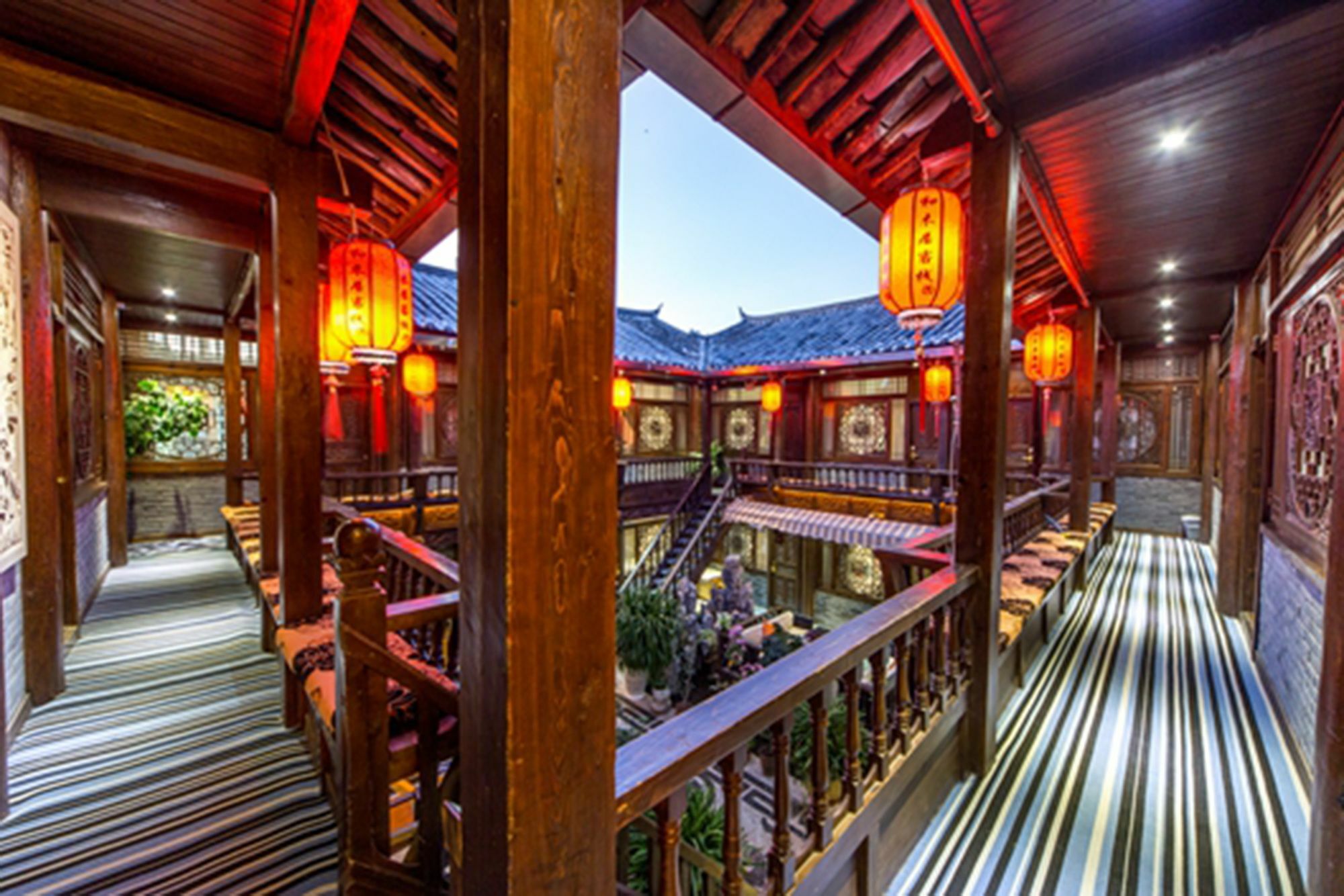 He Mu Ju Inn Zhongyi Branch Lệ Giang Ngoại thất bức ảnh